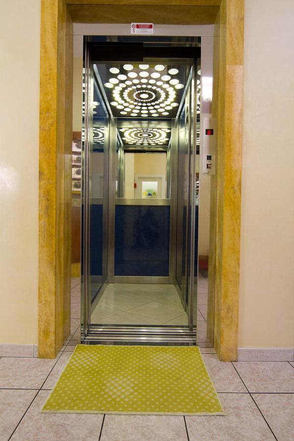 Hotel Pigalle リッチョーネ エクステリア 写真