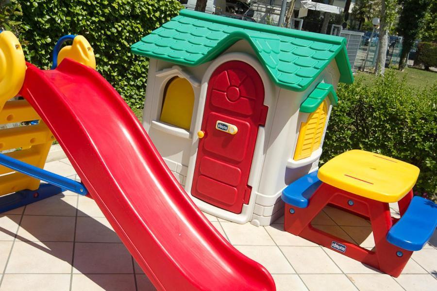 Hotel Pigalle リッチョーネ エクステリア 写真