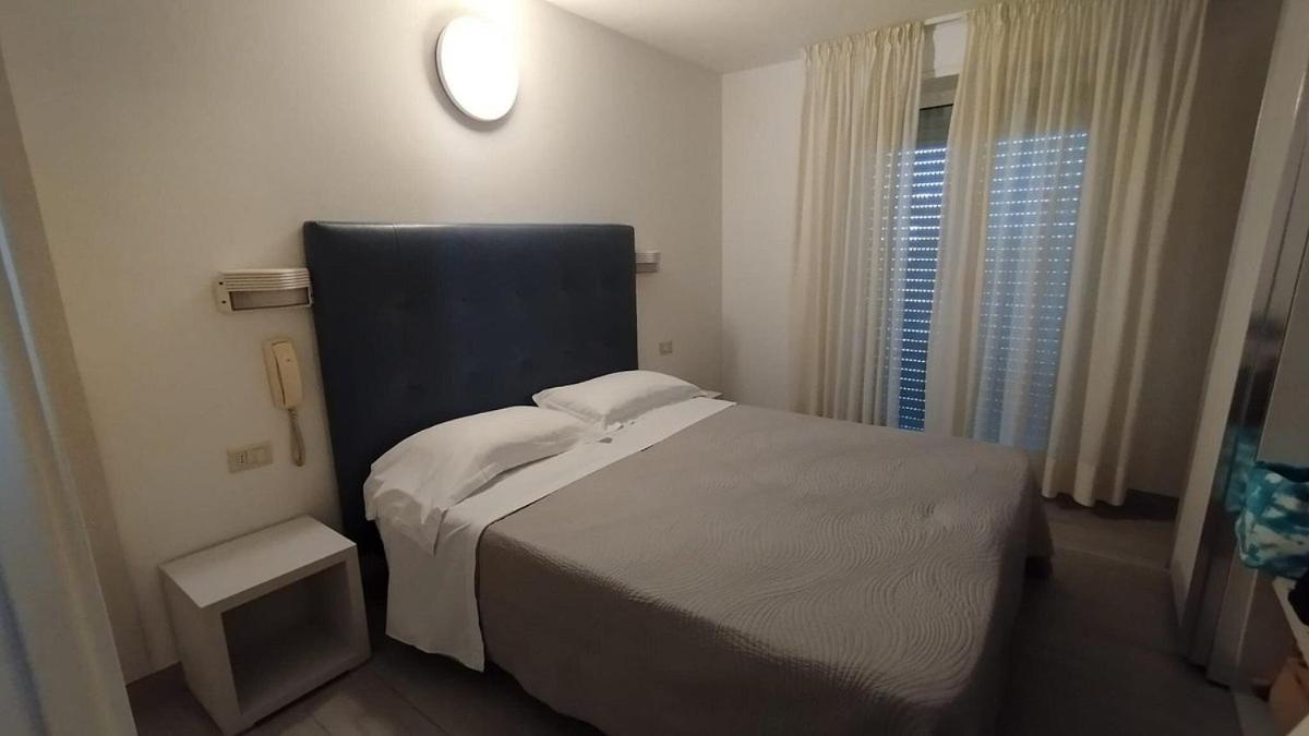 Hotel Pigalle リッチョーネ エクステリア 写真