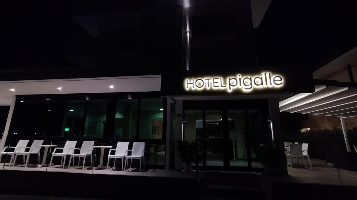 Hotel Pigalle リッチョーネ エクステリア 写真