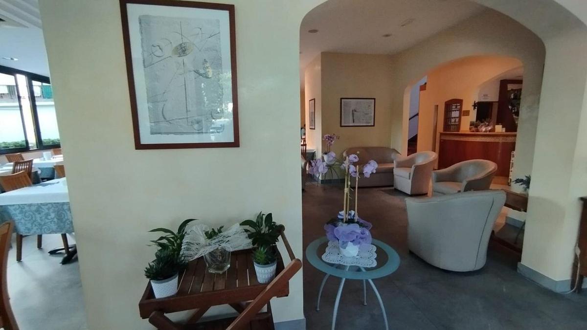 Hotel Pigalle リッチョーネ エクステリア 写真
