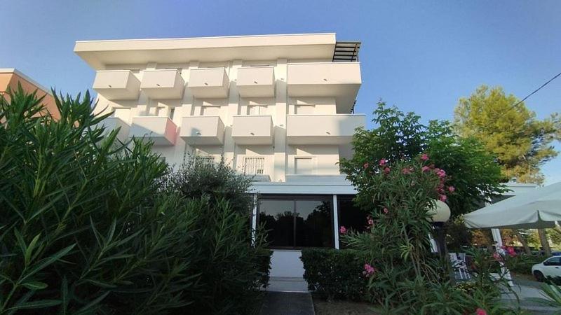 Hotel Pigalle リッチョーネ エクステリア 写真