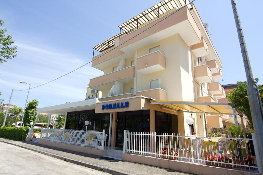 Hotel Pigalle リッチョーネ エクステリア 写真
