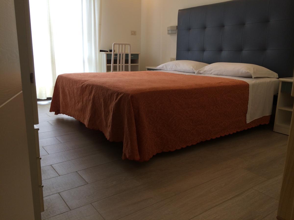 Hotel Pigalle リッチョーネ エクステリア 写真